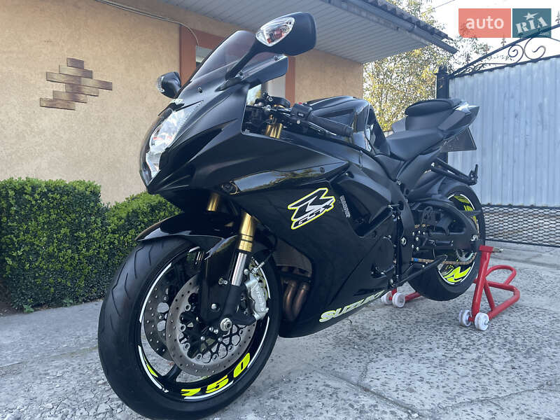 Спортбайк Suzuki GSX-R 750 2019 в 