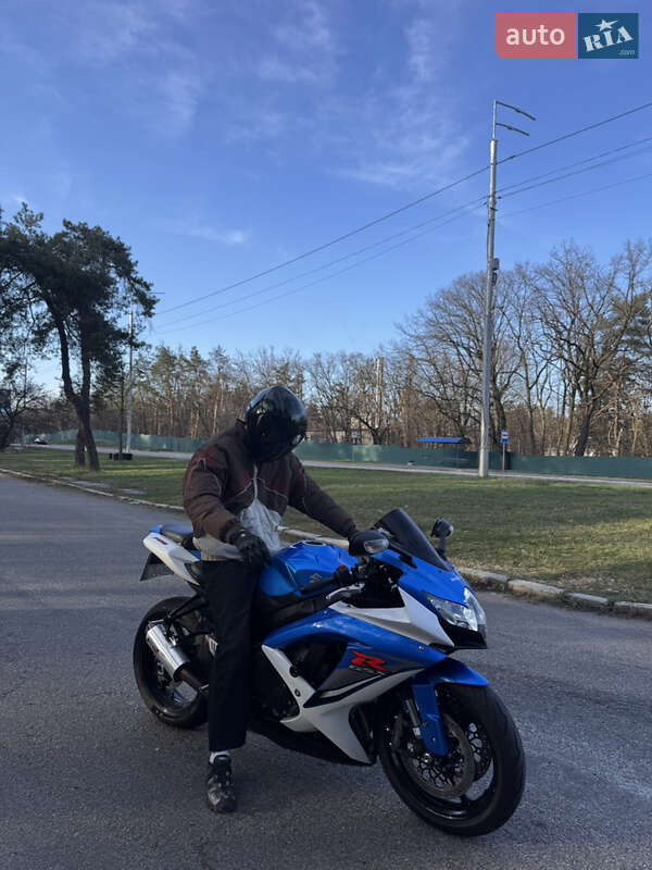 Спортбайк Suzuki GSX-R 750 2009 в Киеве фото 4 Спортбайк Suzuki GSX-R 750 2009 в Киеве