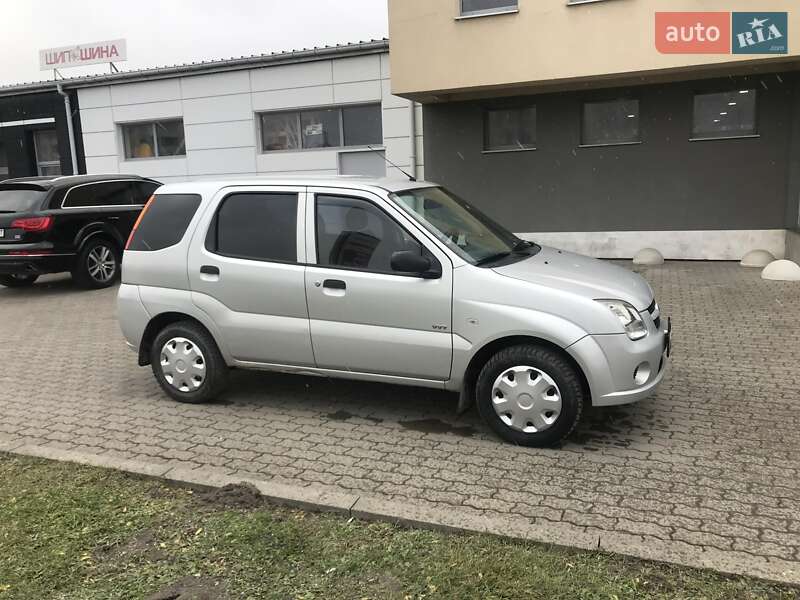 Хэтчбек Suzuki Ignis 2005 в Радехове
