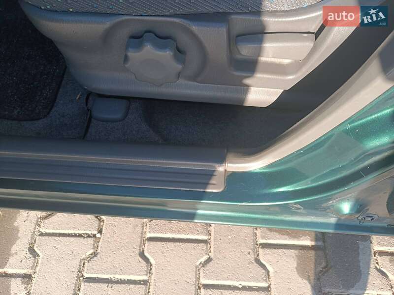 Хэтчбек Suzuki Ignis 2001 в Хотине