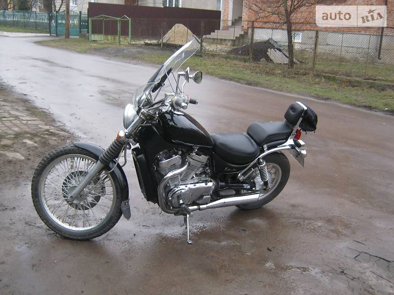 Мотоцикл Чоппер Suzuki Intruder 400 1998 в Сокале