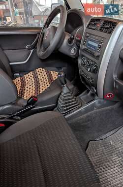 Внедорожник / Кроссовер Suzuki Jimny 2005 в 