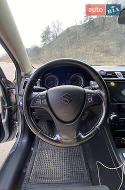 Седан Suzuki Kizashi 2010 в 