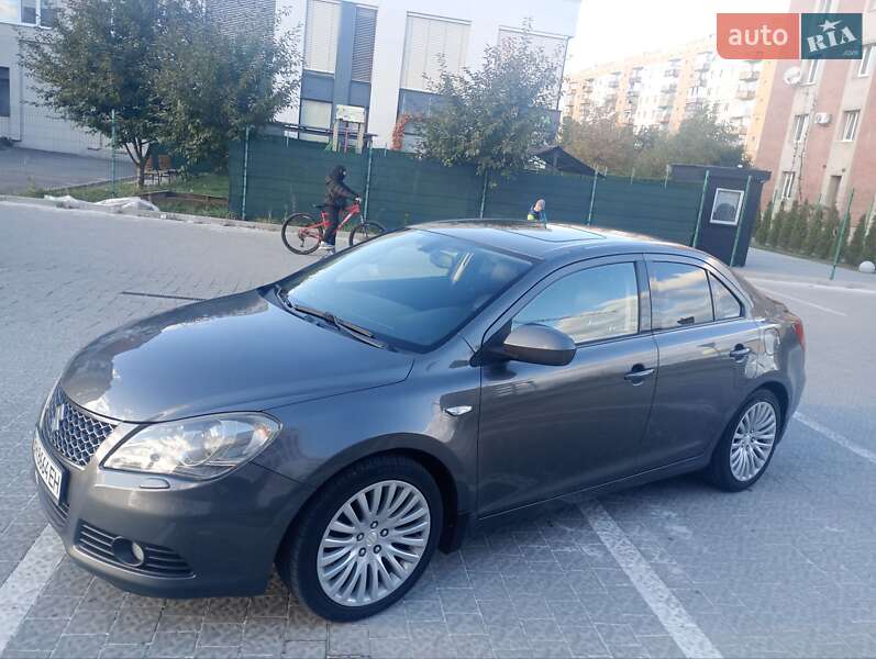 Седан Suzuki Kizashi 2011 в Ужгороде фото Седан Suzuki Kizashi 2011 в Ужгороде