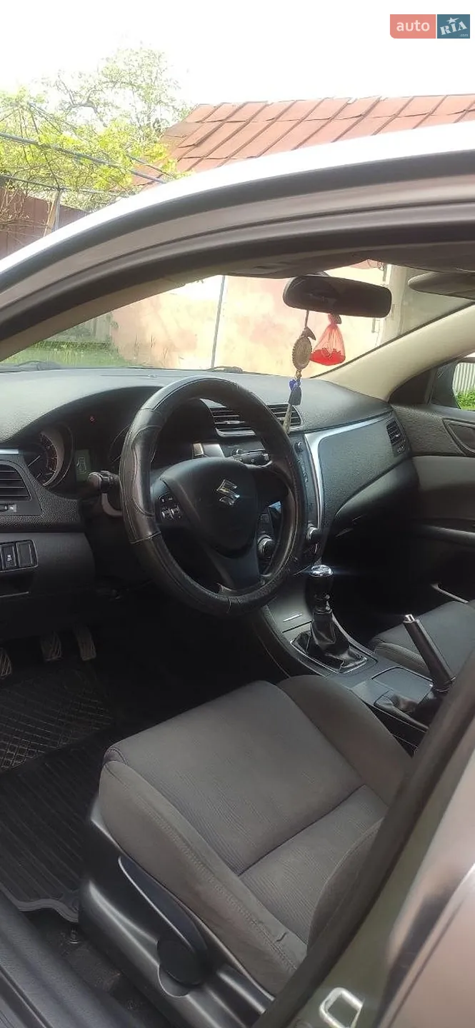 2011 Suzuki Kizashi - мініатюра 22