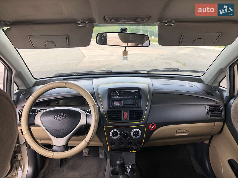 Седан Suzuki Liana 2003 в Новоукраинке