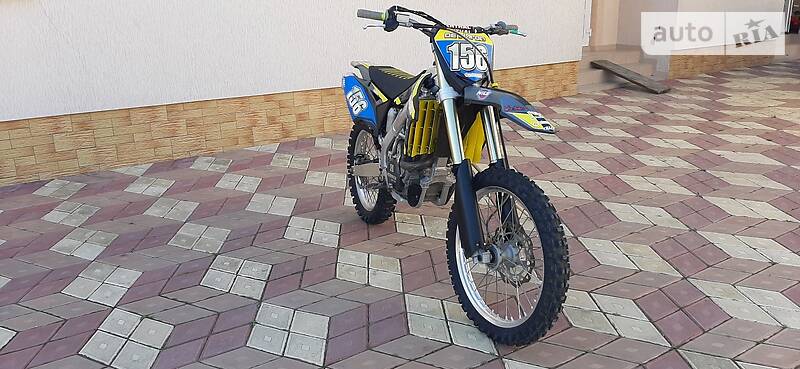 Мотоцикл Кросс Suzuki RM-Z 450 2010 в Новоселице