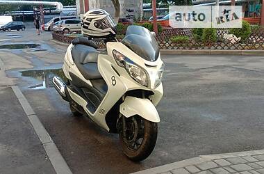 Максі-скутер Suzuki Skywave 250 2010 в 