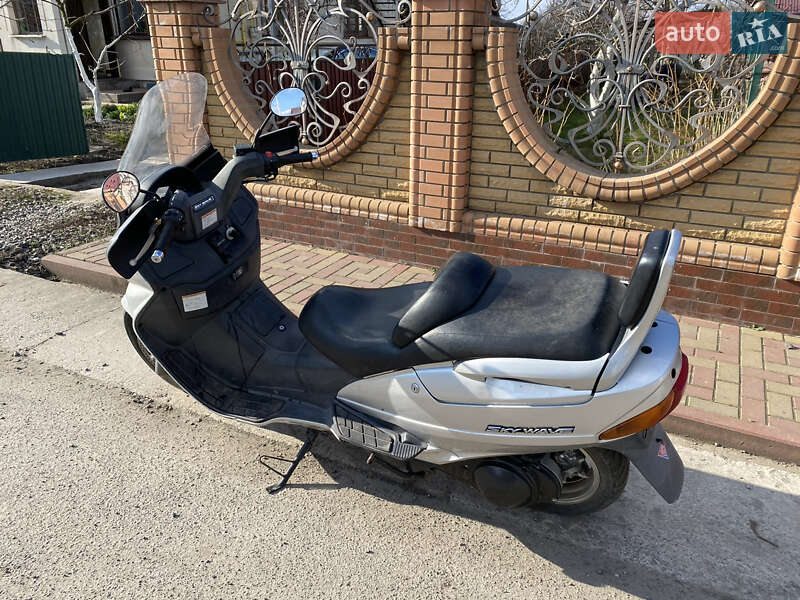 Макси-скутер Suzuki Skywave 250 1998 в Теофиполе
