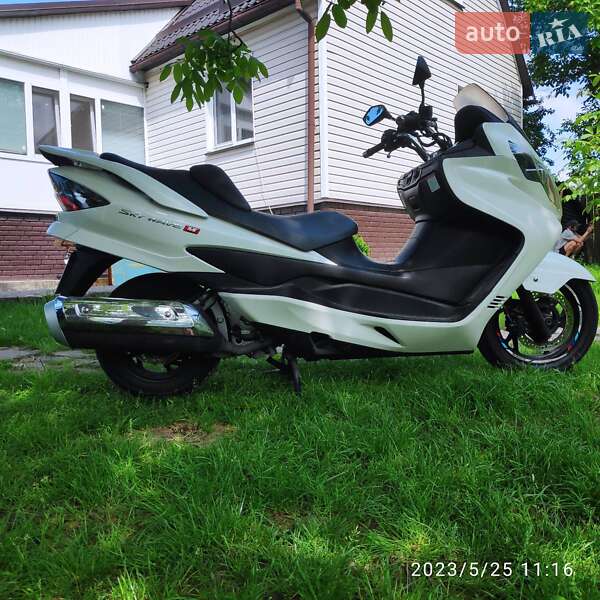Макси-скутер Suzuki Skywave 250 2008 в Барышевке