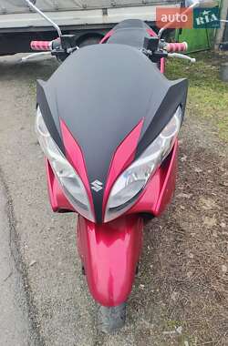 Макси-скутер Suzuki Skywave 250 2009 в 