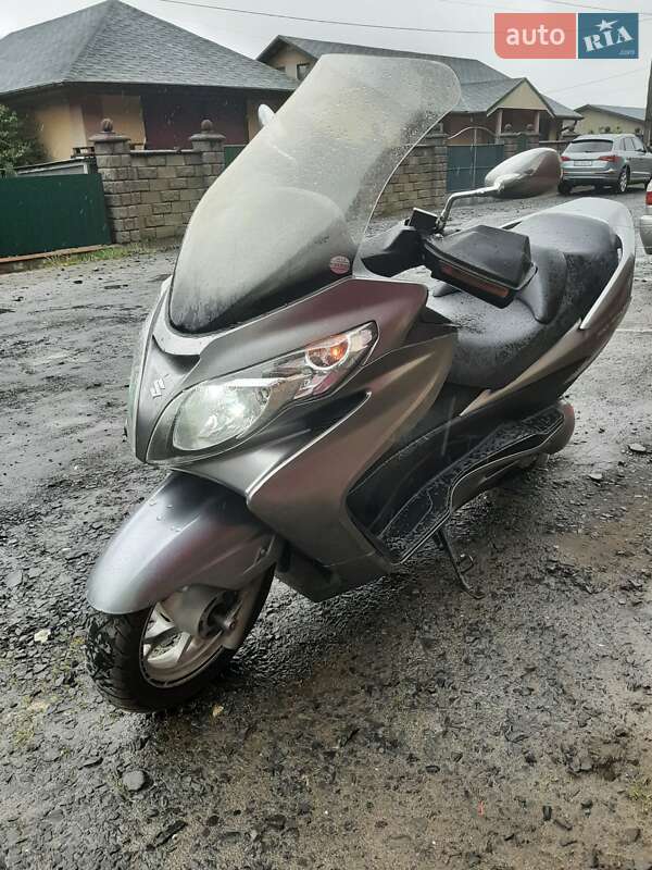 Макси-скутер Suzuki Skywave 250 2011 в Вараше