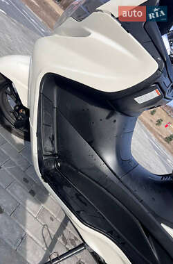 Макси-скутер Suzuki Skywave 250 2008 в 