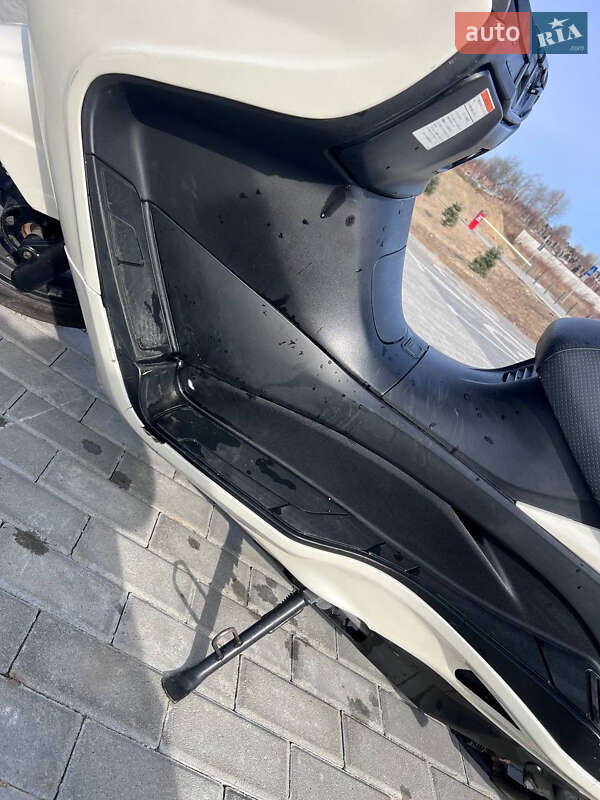 Макси-скутер Suzuki Skywave 250 2008 в Львове
