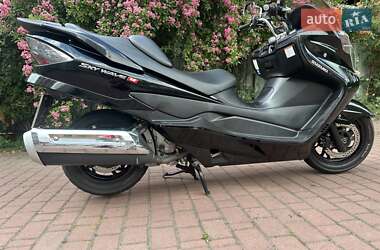Макси-скутер Suzuki Skywave 250 2009 в 
