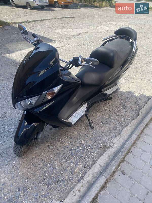 Макси-скутер Suzuki Skywave 250 2007 в Каменец-Подольском