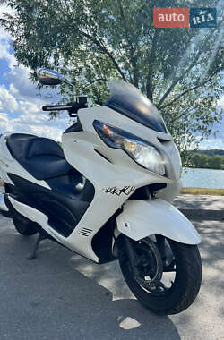 Максі-скутер Suzuki Skywave 250 2010 в 