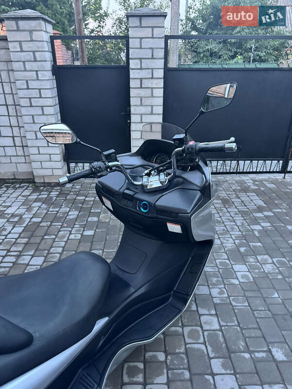 Максі-скутер Suzuki Skywave 250 2007 в Бердичеві