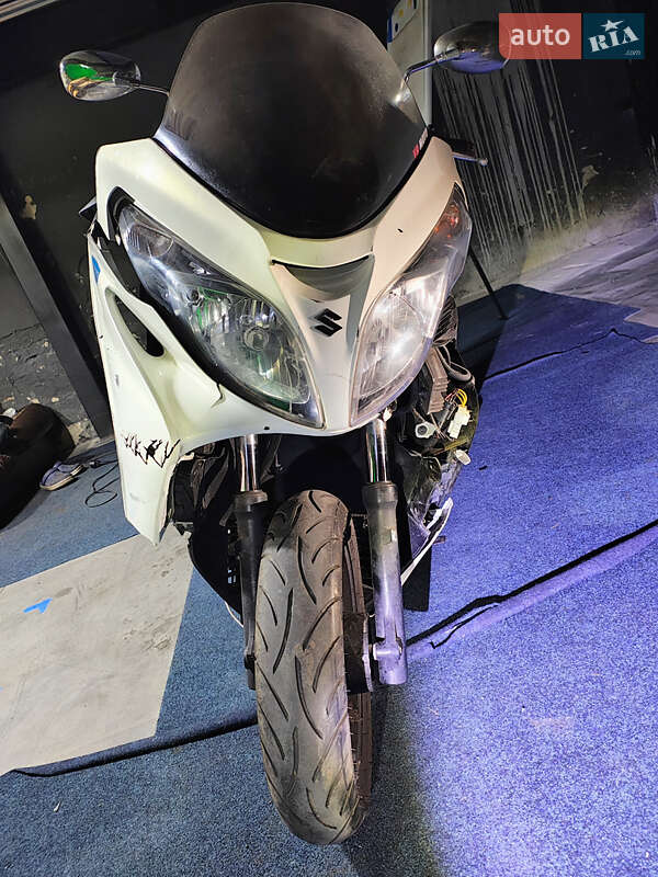 Макси-скутер Suzuki Skywave 250 2010 в Киеве фото 2 Макси-скутер Suzuki Skywave 250 2010 в Киеве