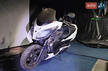 Макси-скутер Suzuki Skywave 250 2010 в 