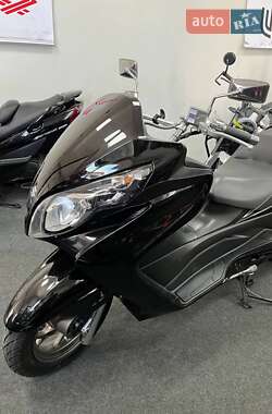 Макси-скутер Suzuki Skywave 250 2011 в 