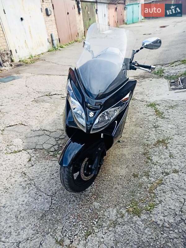 Макси-скутер Suzuki Skywave 400 2009 в 