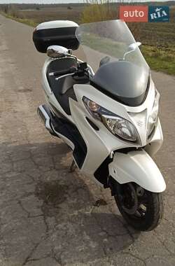 Максі-скутер Suzuki Skywave 400 2009 в 