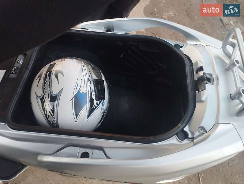 Макси-скутер Suzuki Skywave 400 2008 в Черновцах