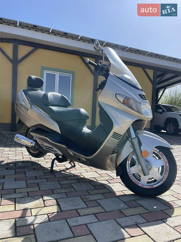 Макси-скутер Suzuki Skywave 400 2001 в 