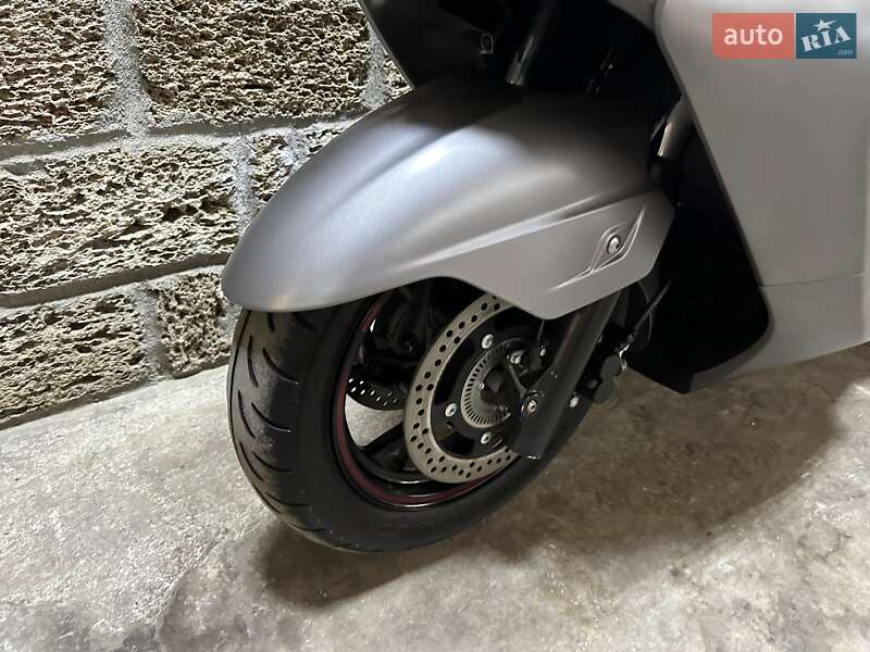 Максі-скутер Suzuki Skywave 400 2015 в Одесі