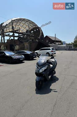 Максі-скутер Suzuki Skywave 400 2013 в 