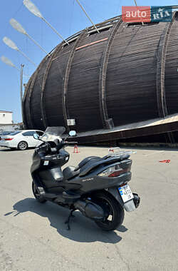 Максі-скутер Suzuki Skywave 400 2013 в 