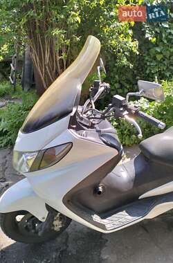 Макси-скутер Suzuki Skywave 400 2005 в 