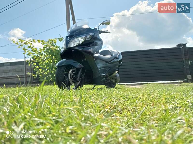 Макси-скутер Suzuki Skywave 400 2007 в Сарнах