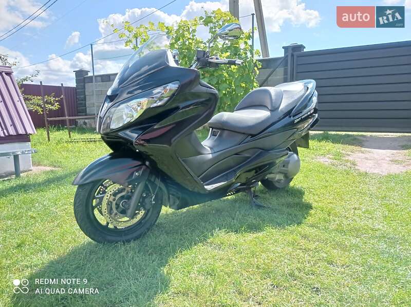 Макси-скутер Suzuki Skywave 400 2007 в Сарнах