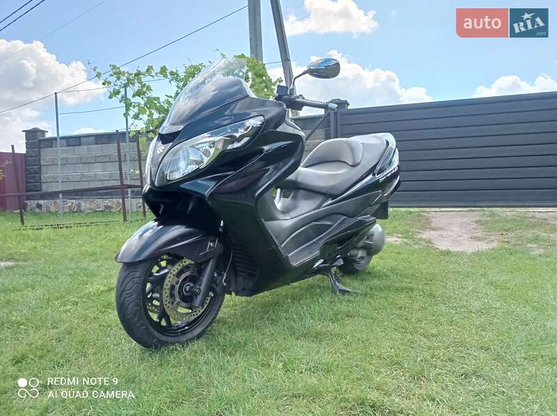 Макси-скутер Suzuki Skywave 400 2007 в Сарнах