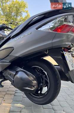 Макси-скутер Suzuki Skywave 400 2015 в 