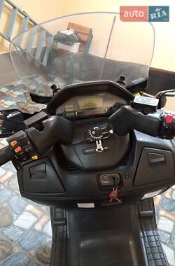 Максі-скутер Suzuki SkyWave 650 2004 в 