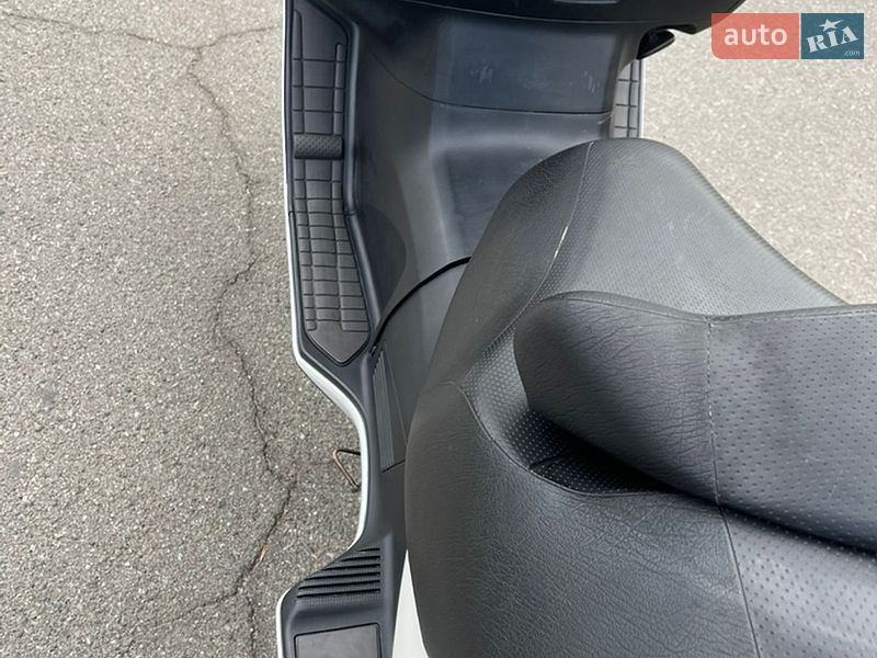 Макси-скутер Suzuki SkyWave 650 2002 в Малине