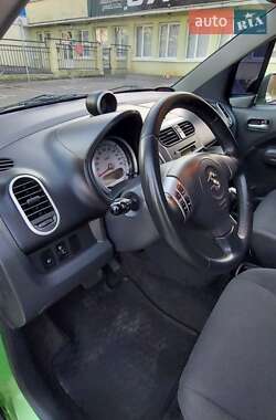 Хэтчбек Suzuki Splash 2010 в 