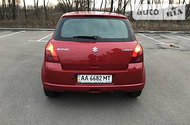 Хэтчбек Suzuki Swift 2006 в Киеве