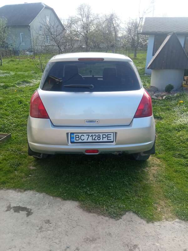 Хэтчбек Suzuki Swift 2005 в Дрогобыче