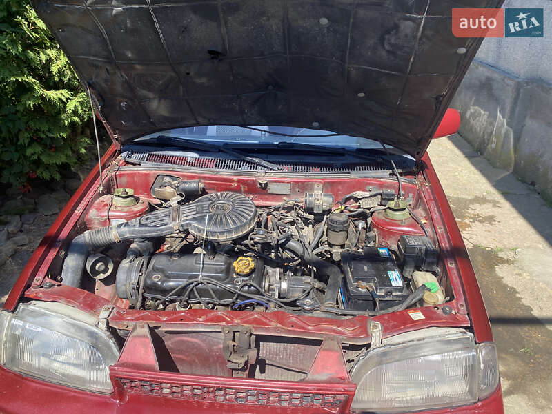 Седан Suzuki Swift 1994 в Перечині