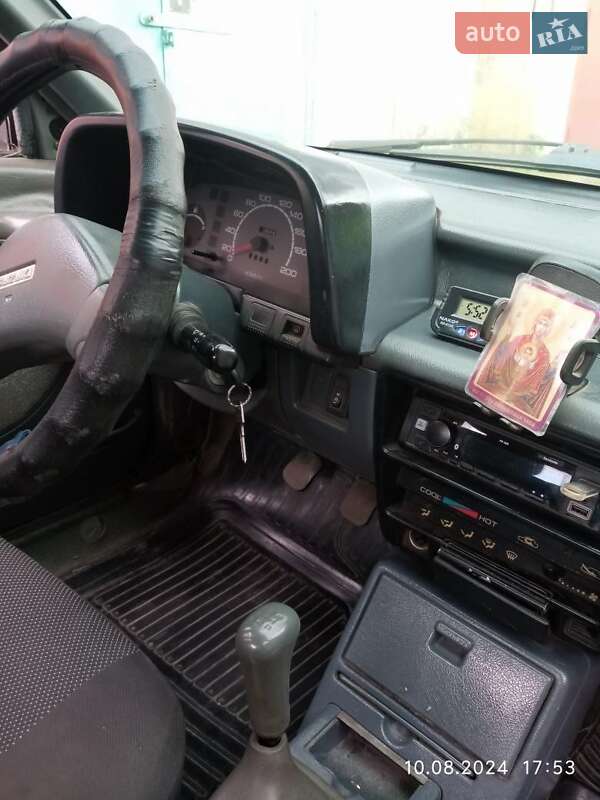 Седан Suzuki Swift 1991 в Роздільній