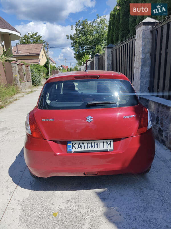 Хэтчбек Suzuki Swift 2013 в Киеве