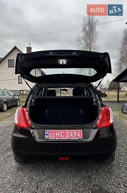 Хетчбек Suzuki Swift 2015 в 