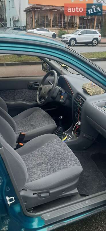 Седан Suzuki Swift 2000 в Рівному