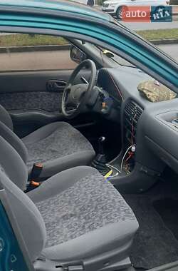 Седан Suzuki Swift 2000 в Рівному