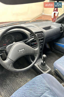 Седан Suzuki Swift 2000 в 
