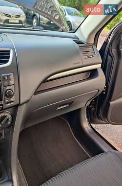 Хетчбек Suzuki Swift 2012 в 